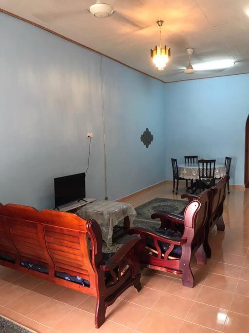 Homestay Che Mat Куала Теренгану Екстериор снимка